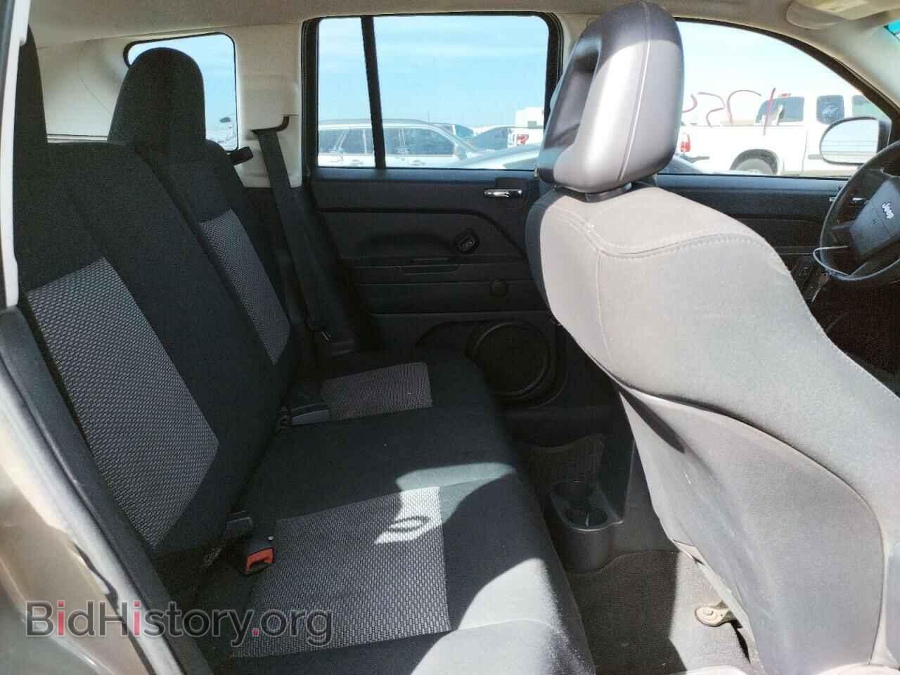 2008 JEEP COMPASS - VIN: 1J8FT47048D704598 - Photo 6