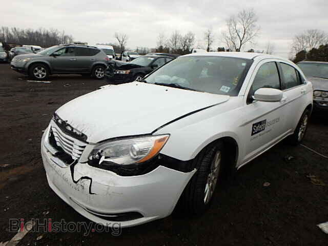 2013 CHRYSLER 200 - VIN: 1C3CCBAG2DN591411 - Фото 2