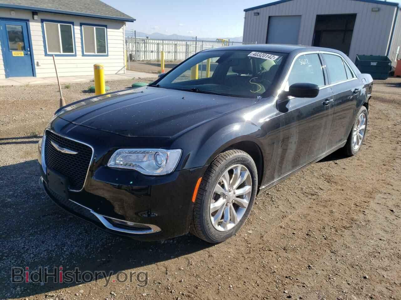 2017 CHRYSLER 300 - VIN: 2C3CCARG8HH593905 - Фото 2