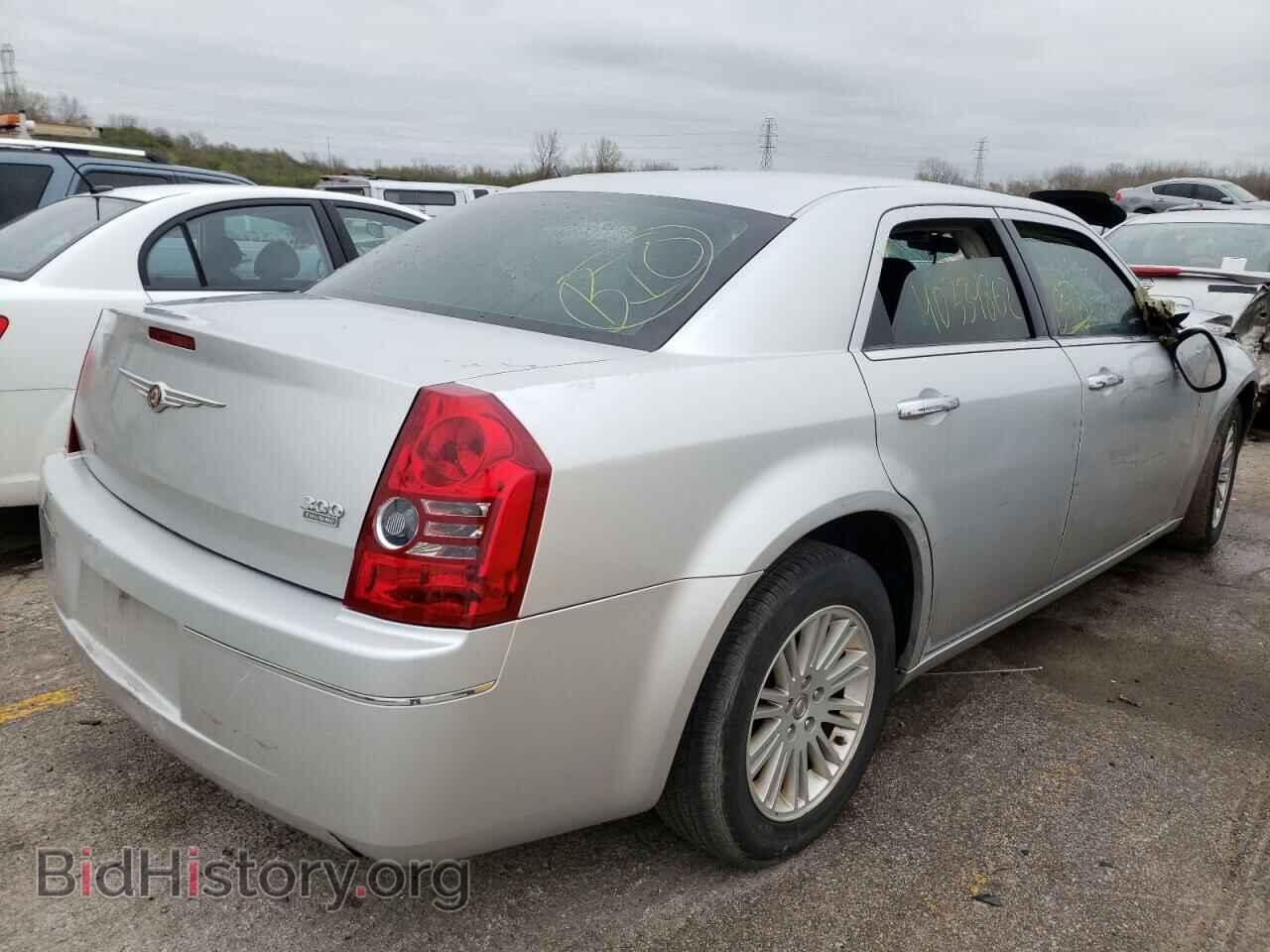 2010 CHRYSLER 300 - VIN: 2C3CA4CD6AH297728 - Фото 4