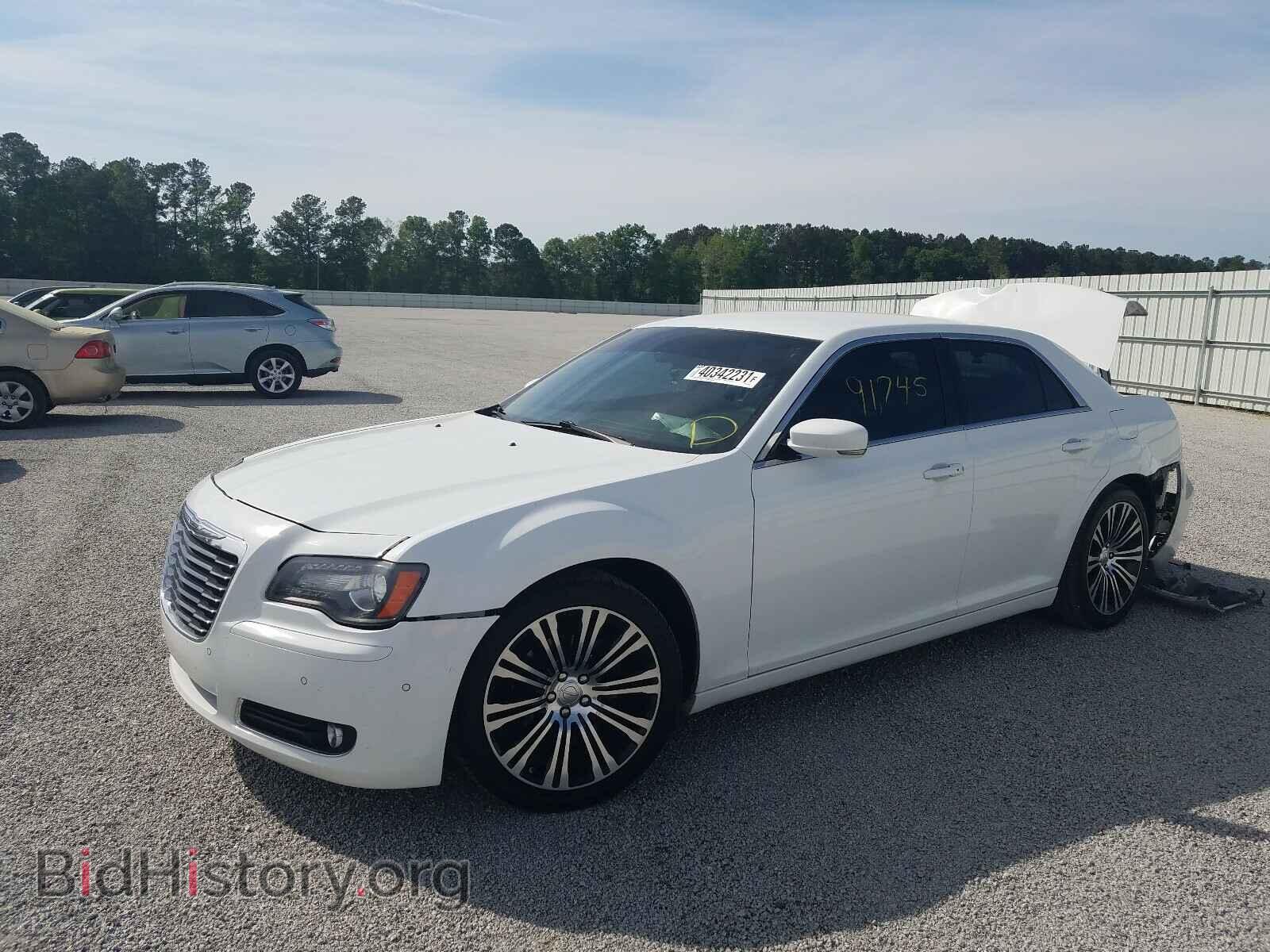 2013 CHRYSLER 300 - VIN: 2C3CCABG4DH528845 - Фото 2