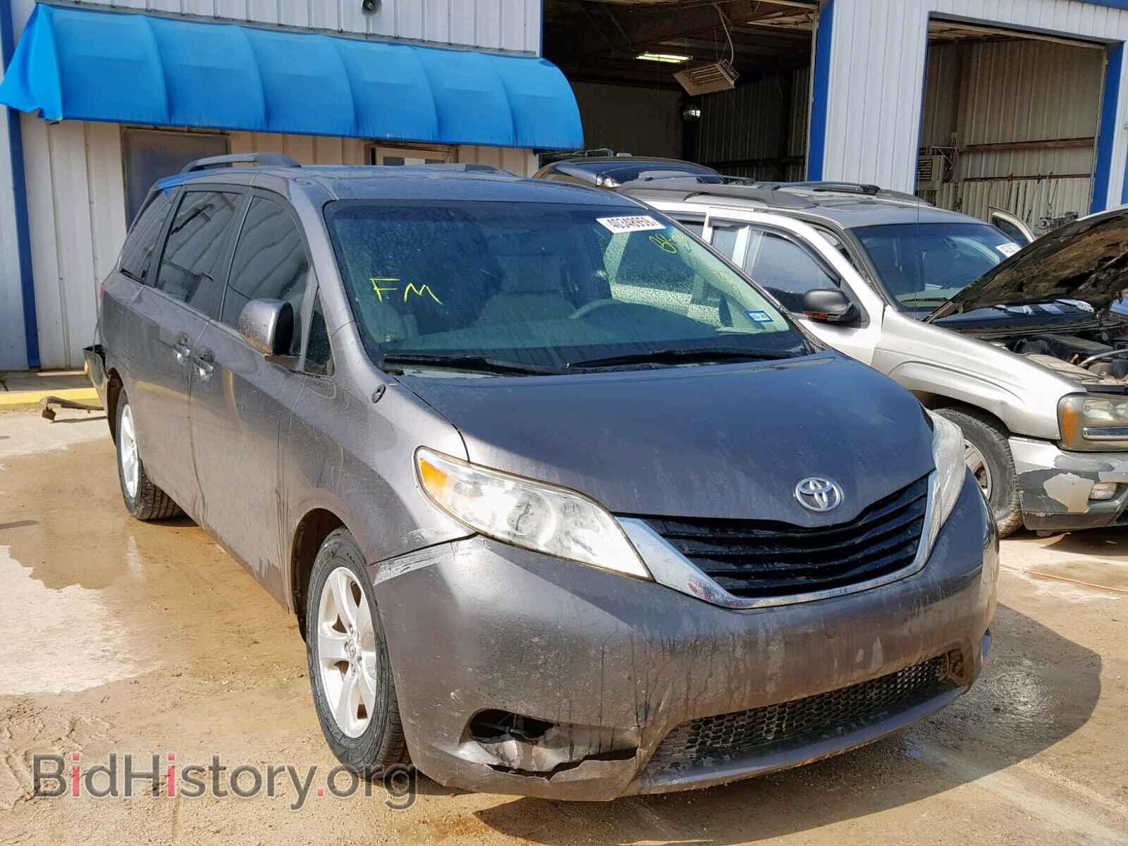 Photo 5TDKK3DC8DS333526 - TOYOTA SIENNA LE 2013
