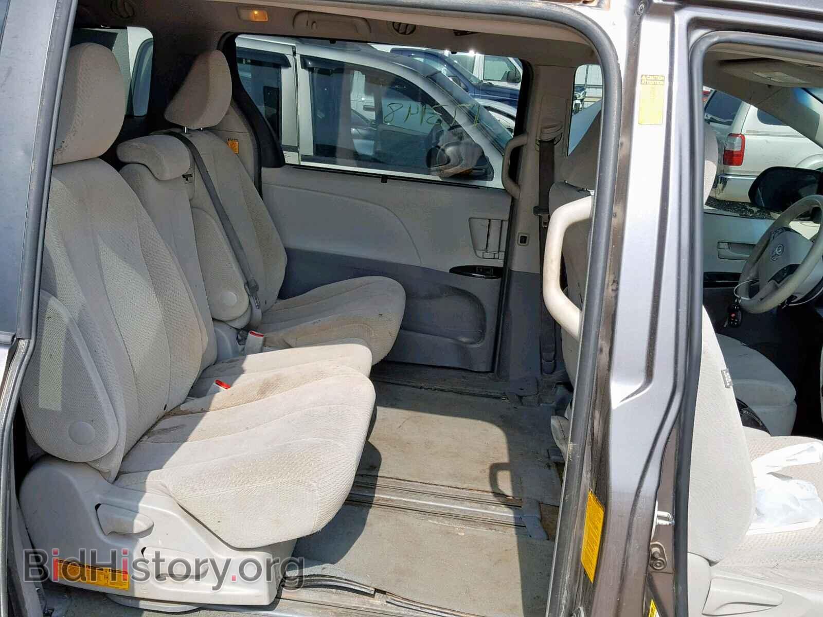 2013 TOYOTA SIENNA LE - VIN: 5TDKK3DC8DS333526 - Фото 6