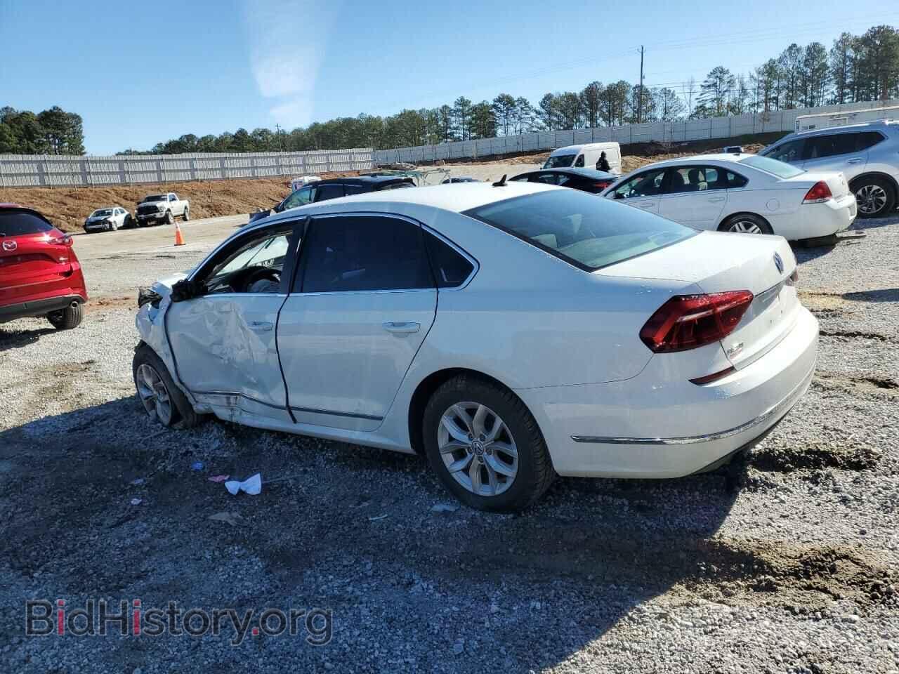 2017 VOLKSWAGEN PASSAT - VIN: 1VWAT7A3XHC003749 - Фото 2