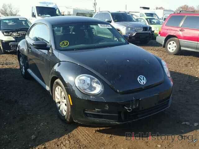 Photo 3VWF17AT4EM641131 - VOLKSWAGEN BEETLE 2014