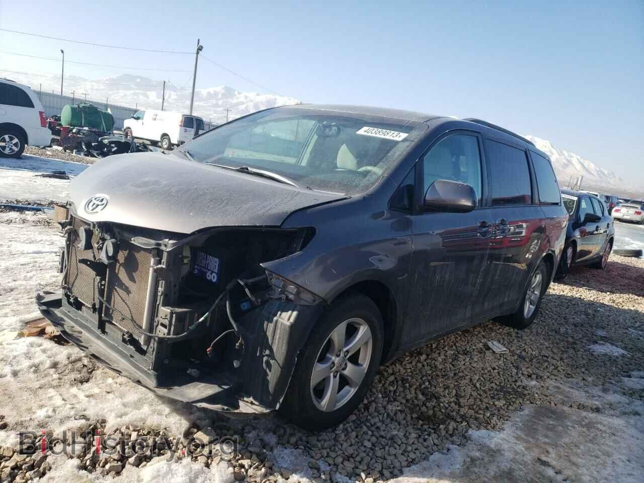 Photo 5TDKK3DC8DS317343 - TOYOTA SIENNA 2013