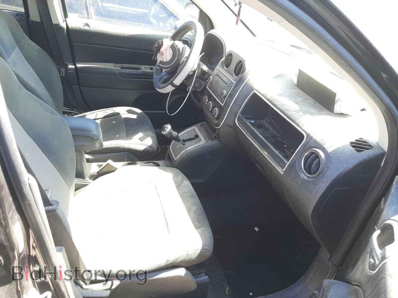 2011 Jeep COMPASS (VIN 1J4NT1FA4BD138665) — photo 5 of 10