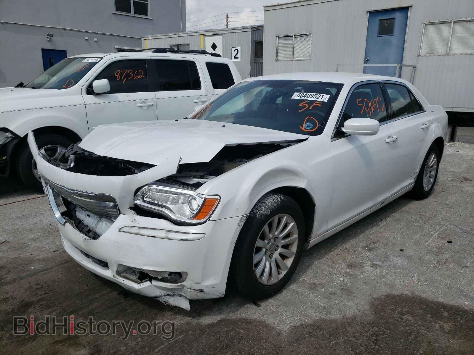 2013 CHRYSLER 300 - VIN: 2C3CCAAG0DH504009 - Фото 2