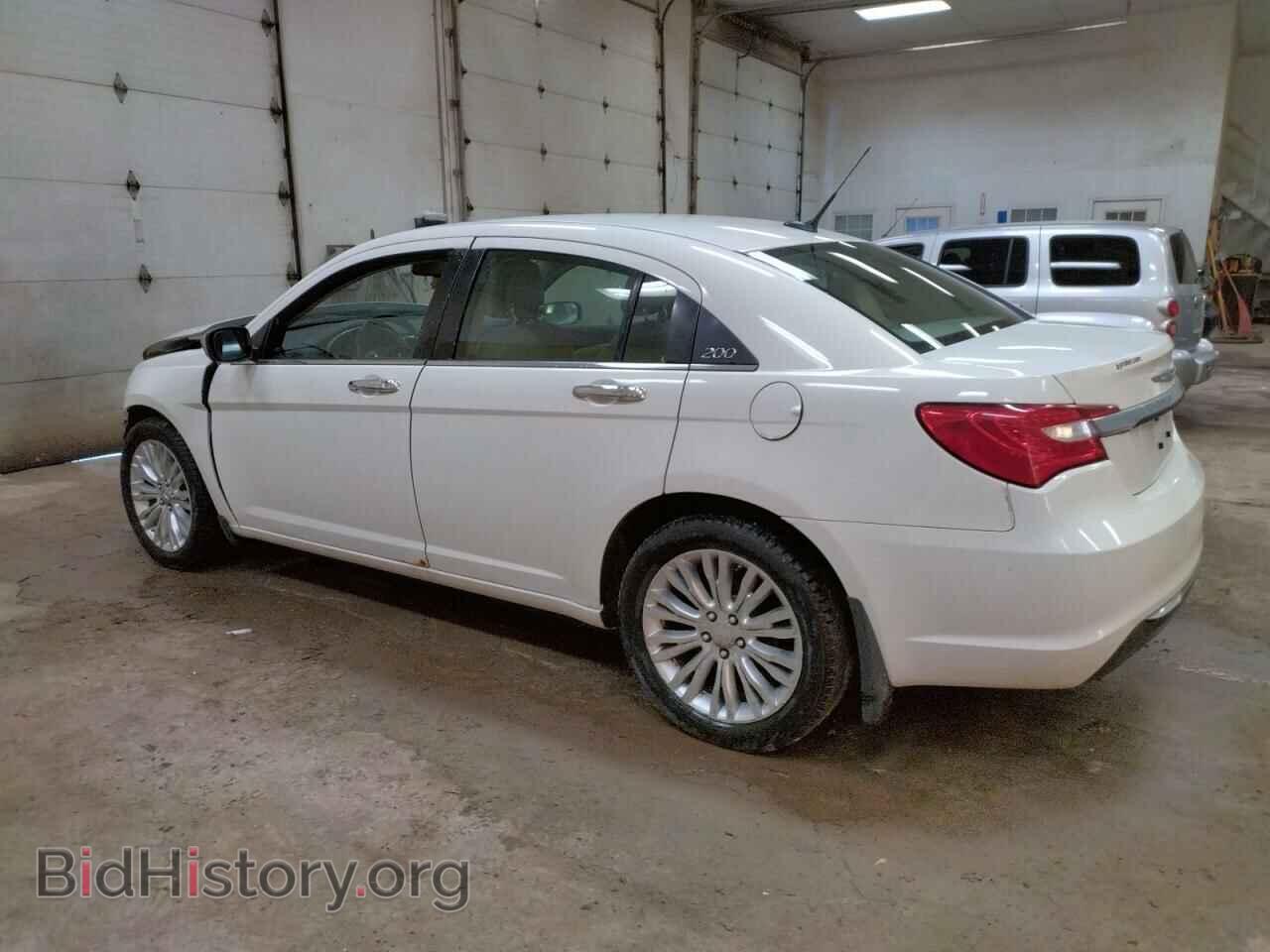 2011 CHRYSLER 200 - VIN: 1C3BC2FGXBN517476 - Фото 2