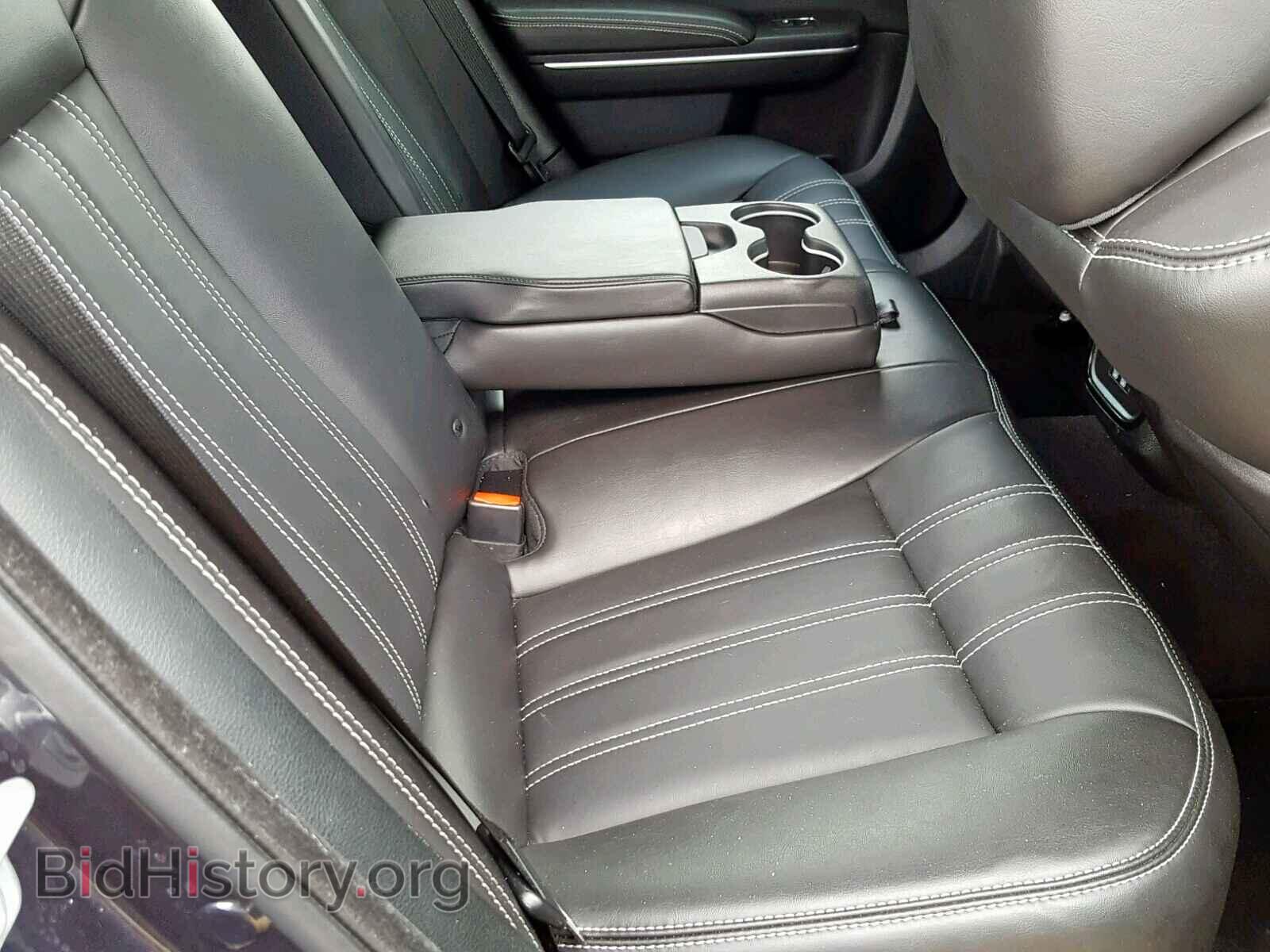 2019 CHRYSLER 300 - VIN: 2C3CCABG1KH538696 - Фото 6