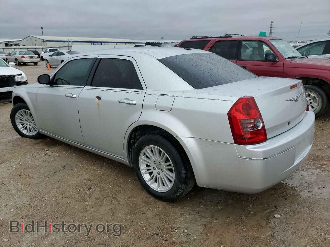2010 CHRYSLER 300 - VIN: 2C3CA1CV4AH281180 - Фото 2