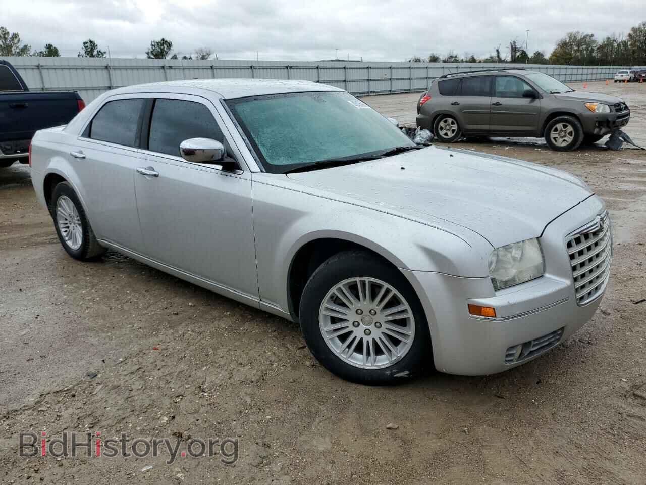 2010 CHRYSLER 300 - VIN: 2C3CA1CV4AH281180 - Фото 4