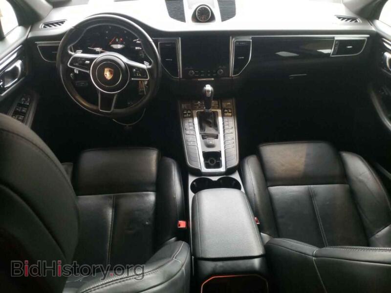 2017 Porsche MACAN (VIN WP1AA2A59HLB83060) — photo 8 of 13