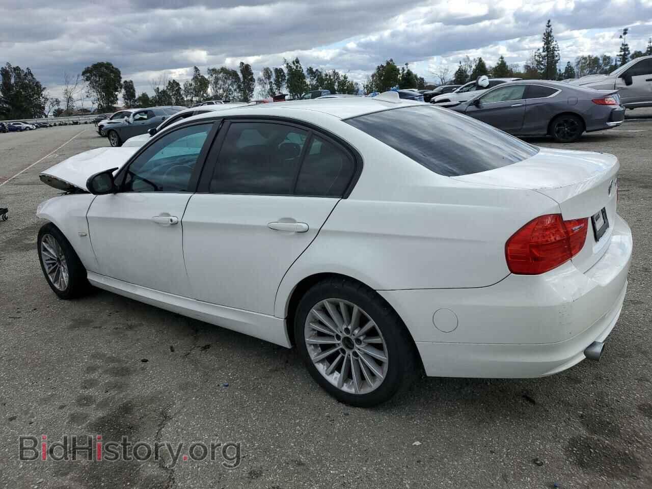2011 BMW 3 SERIES - VIN: WBAPN7C51BF183762 - Фото 2