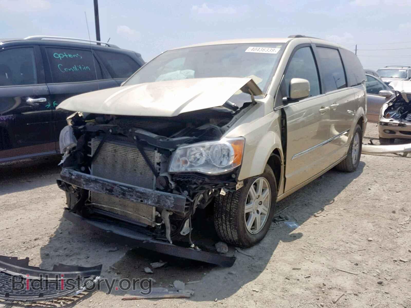 2011 CHRYSLER TOWN & COU - VIN: 2A4RR5DG2BR607604 - Photo 2