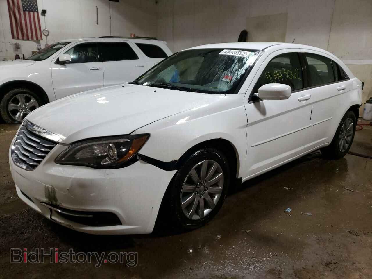 2013 CHRYSLER 200 - VIN: 1C3CCBBG0DN704318 - Фото 2