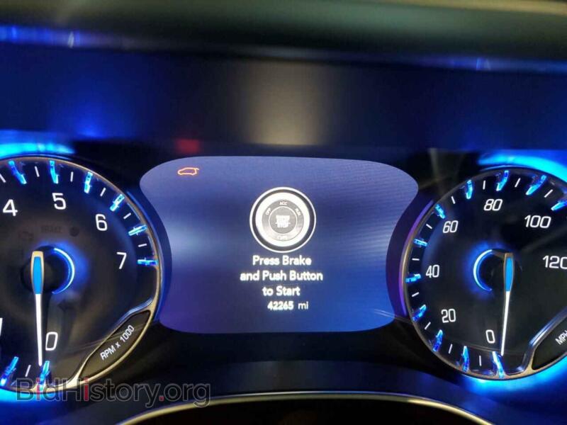 2019 Chrysler PACIFICA (VIN 2C4RC1EG4KR590769) — photo 9 of 14