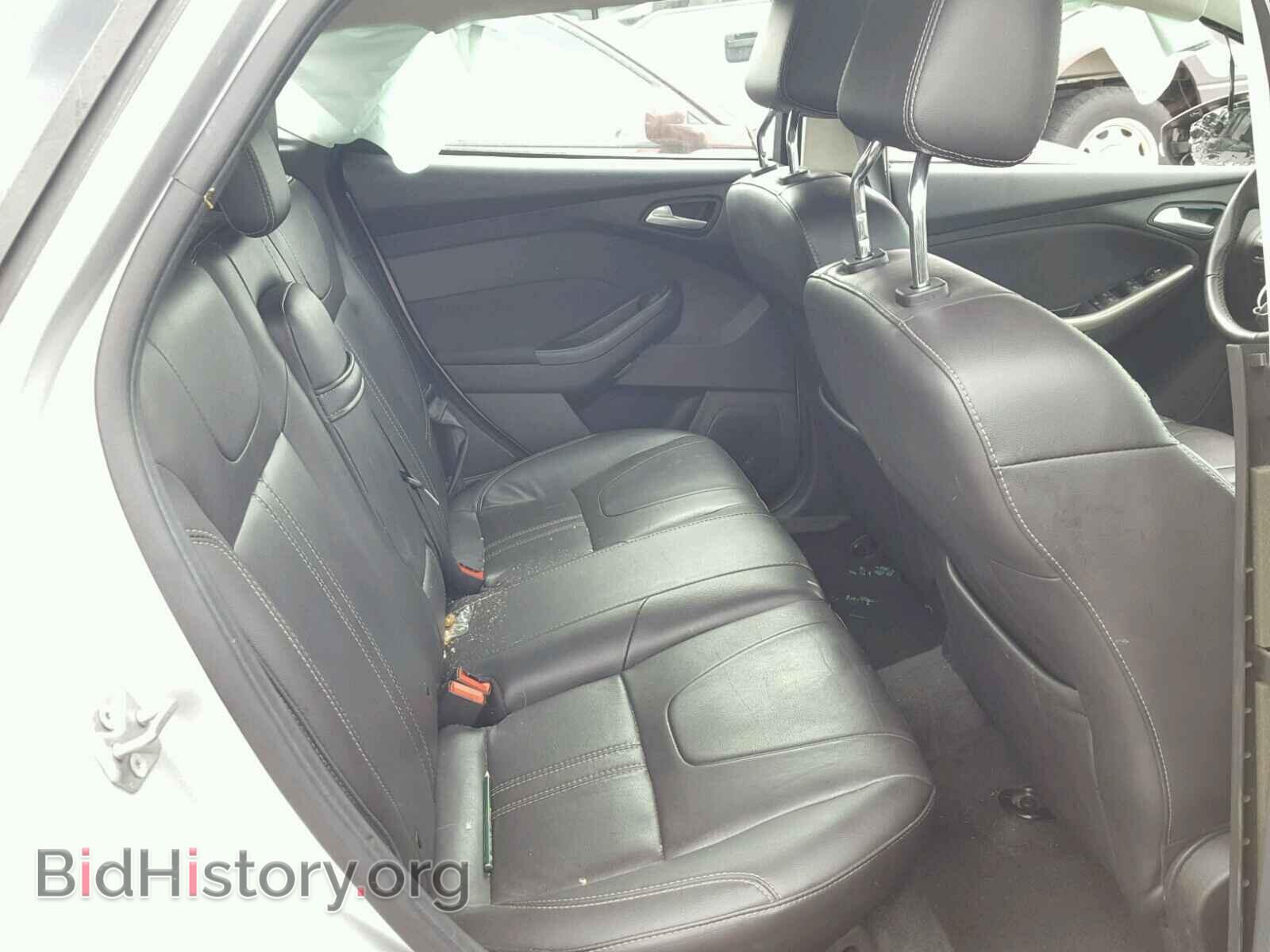2012 Ford FOCUS (VIN 1FAHP3M28CL300275) — photo 6 of 10