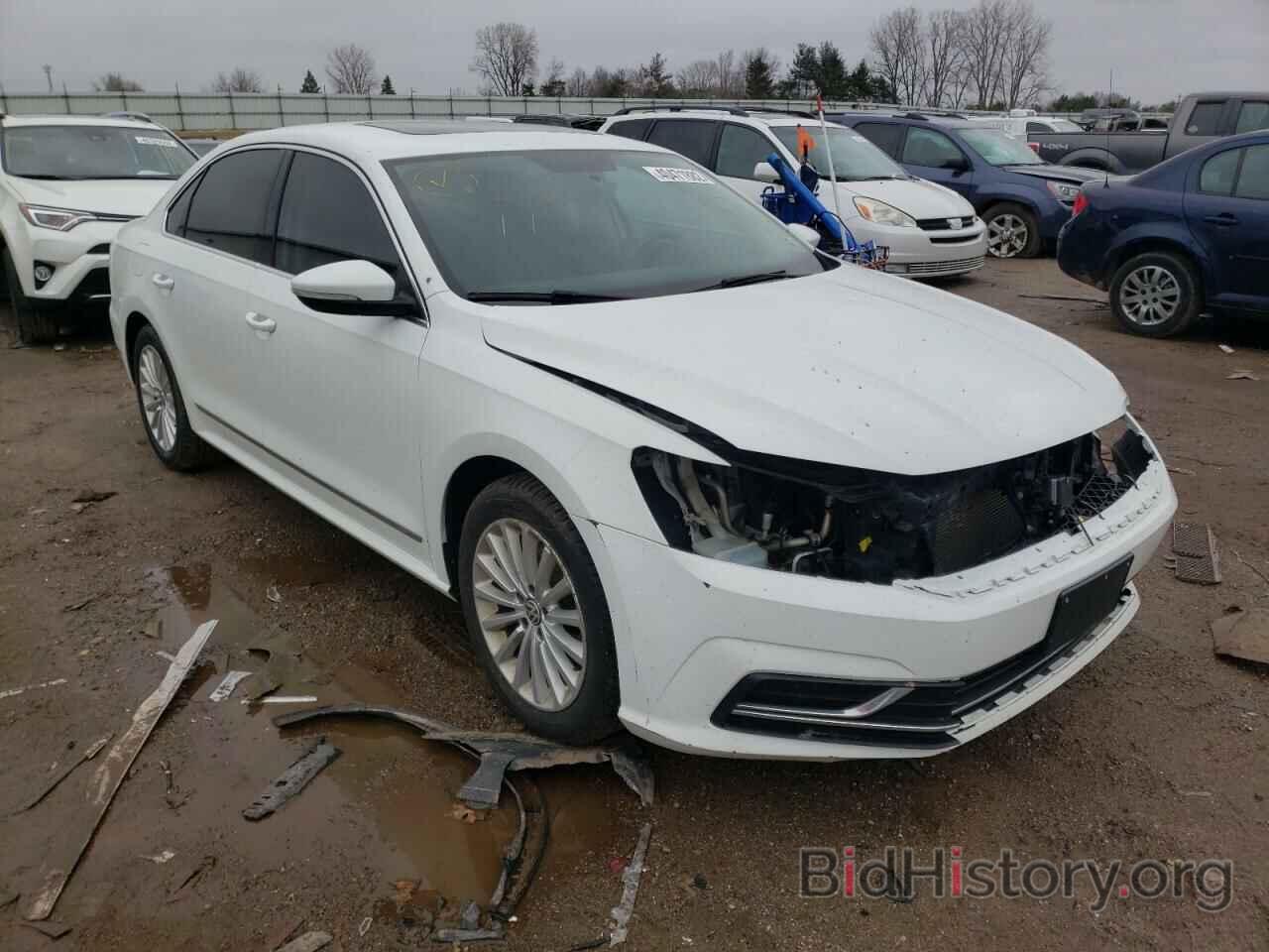 Photo 1VWBT7A38HC022613 - VOLKSWAGEN PASSAT 2017