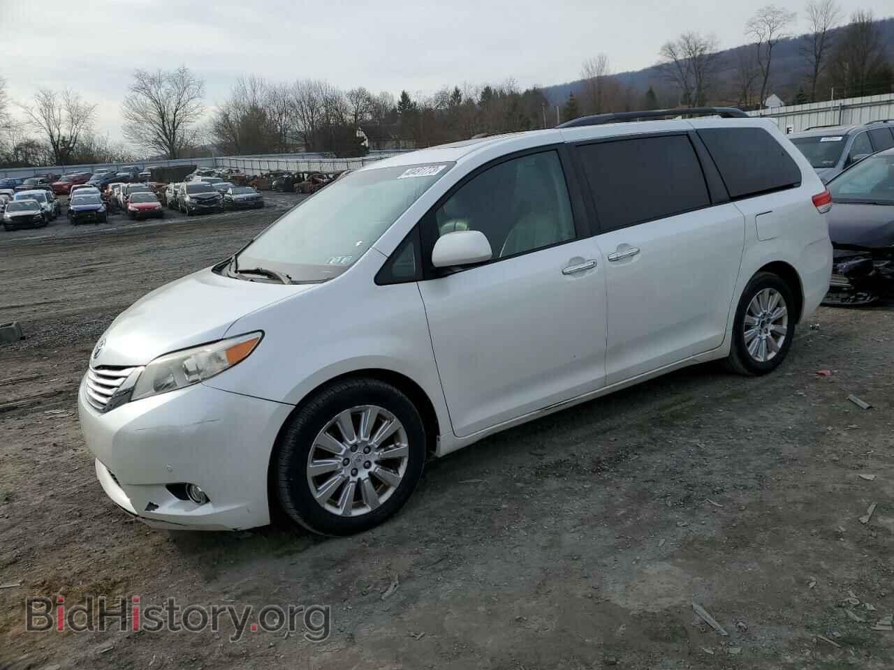 Photo 5TDYK3DC2BS028014 - TOYOTA SIENNA 2011