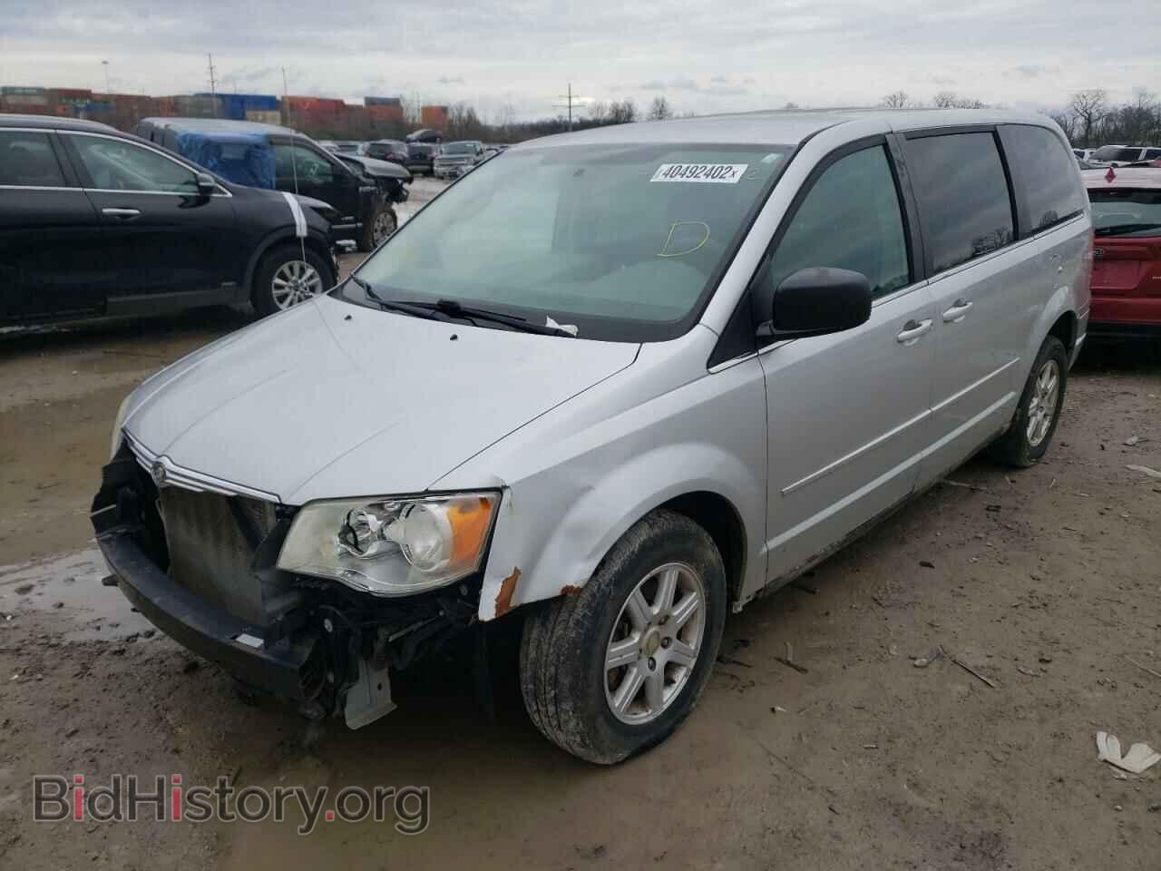 2010 CHRYSLER MINIVAN - VIN: 2A4RR2D18AR321961 - Фото 2