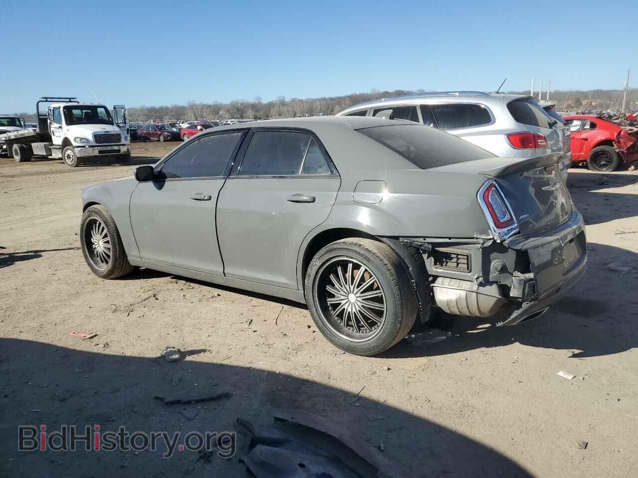 2019 CHRYSLER 300 - VIN: 2C3CCAGG5KH632086 - Фото 2