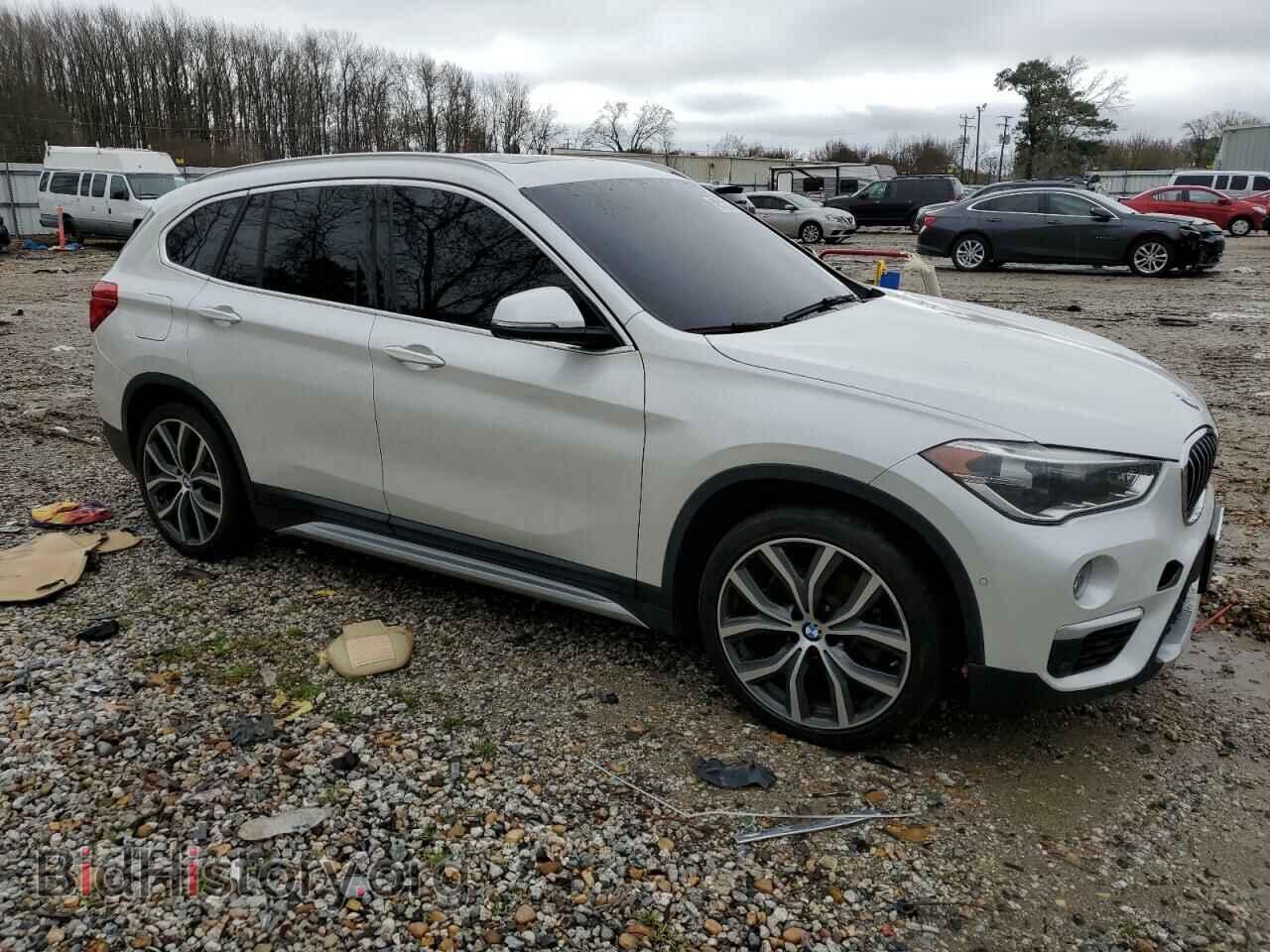 2017 BMW X1 - VIN: WBXHT3C38H5F80491 - Фото 4