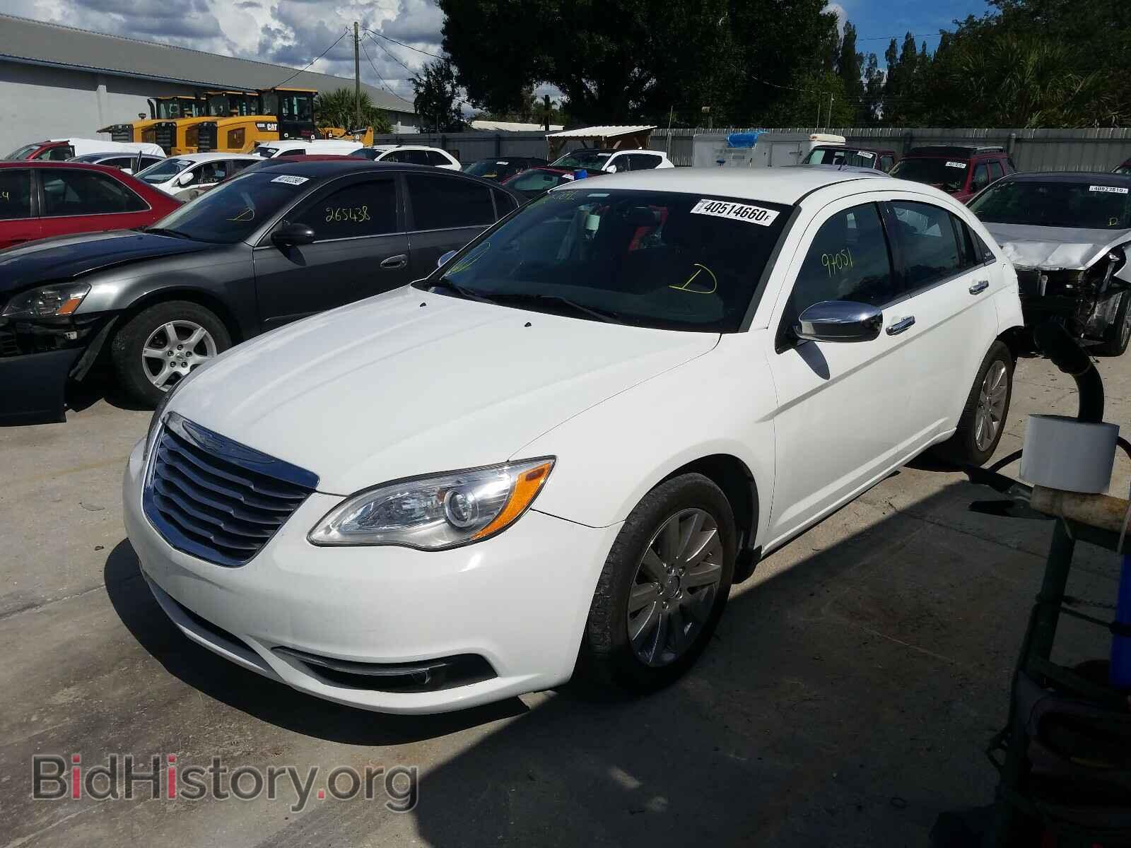 2013 CHRYSLER 200 - VIN: 1C3CCBCG8DN556403 - Фото 2