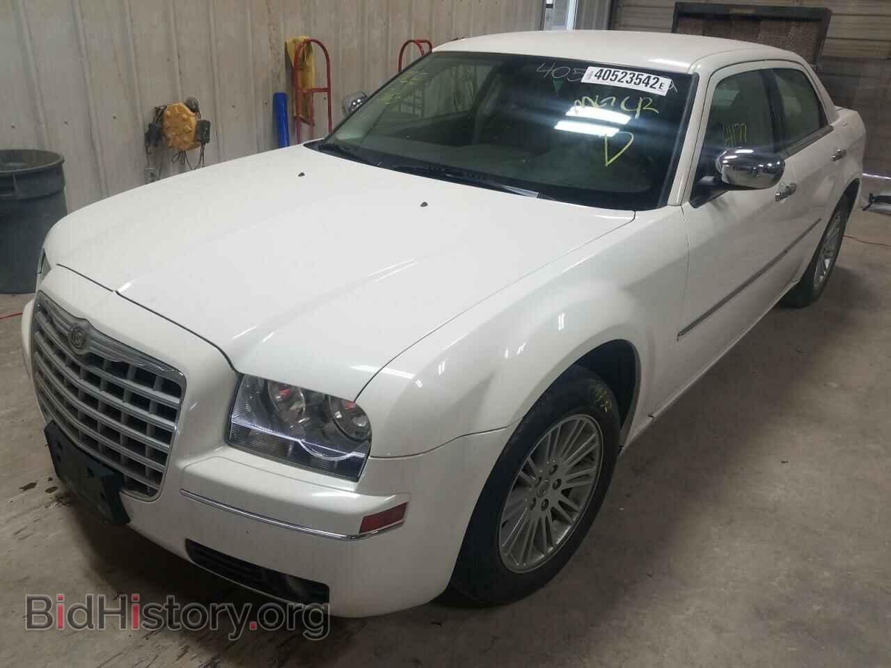 2010 CHRYSLER 300 - VIN: 2C3CA5CV9AH160782 - Фото 2