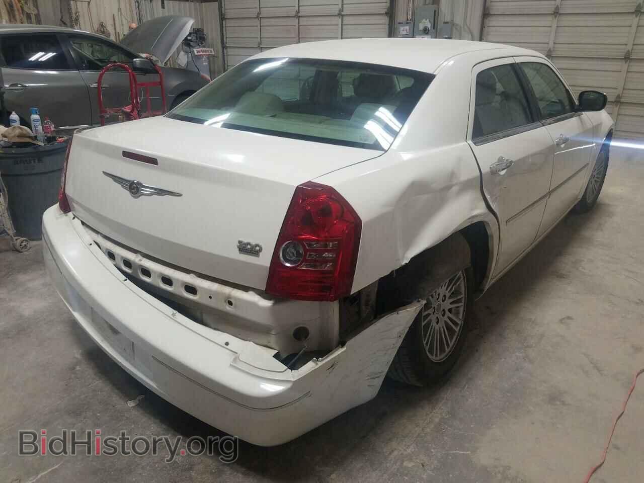 2010 CHRYSLER 300 - VIN: 2C3CA5CV9AH160782 - Фото 4