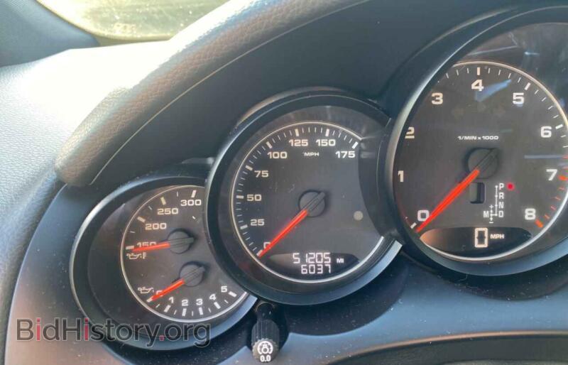 2017 Porsche CAYENNE (VIN WP1AA2A29HKA85500) — photo 8 of 10