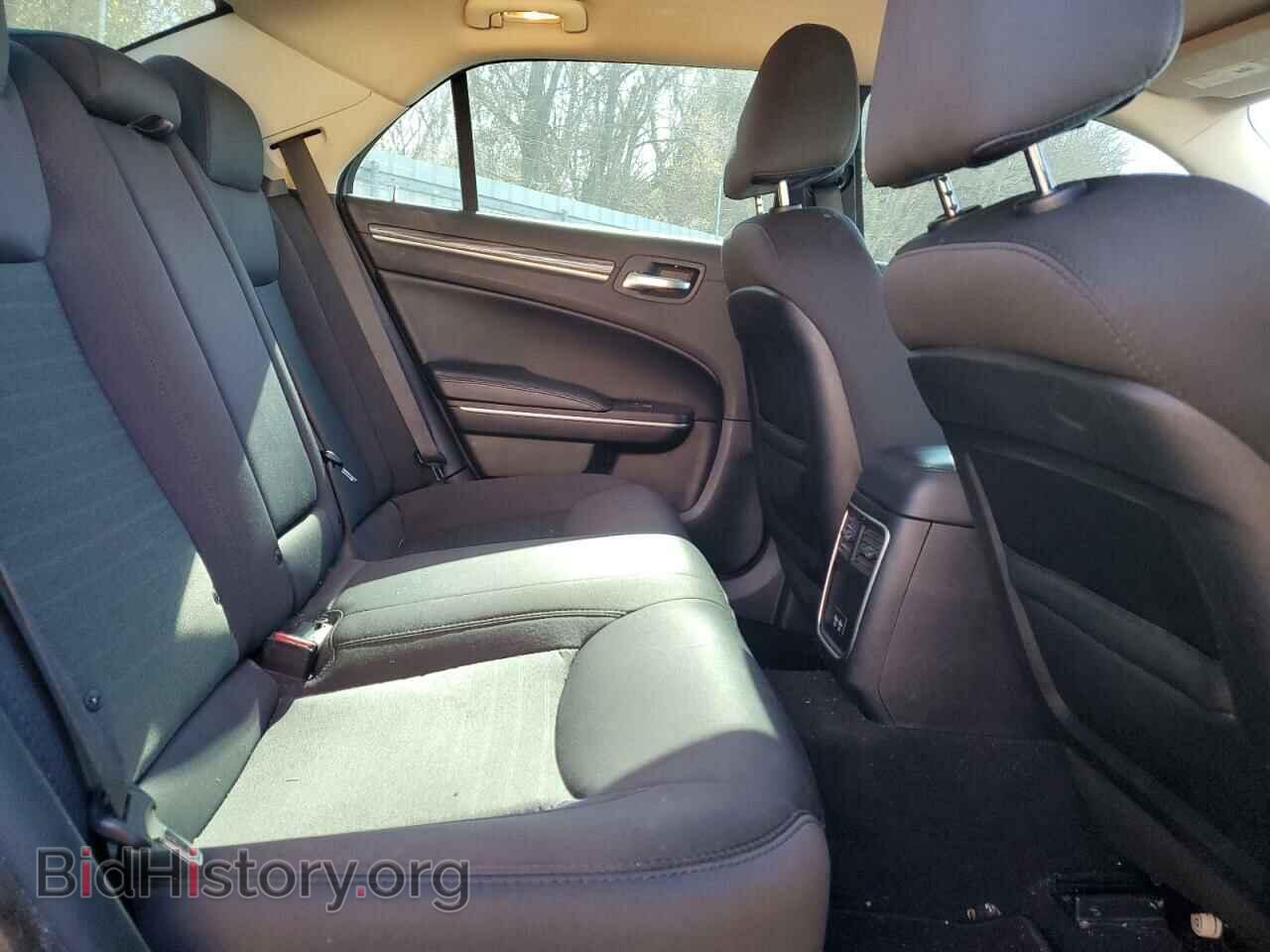 2019 CHRYSLER 300 - VIN: 2C3CCAAG3KH582507 - Фото 10