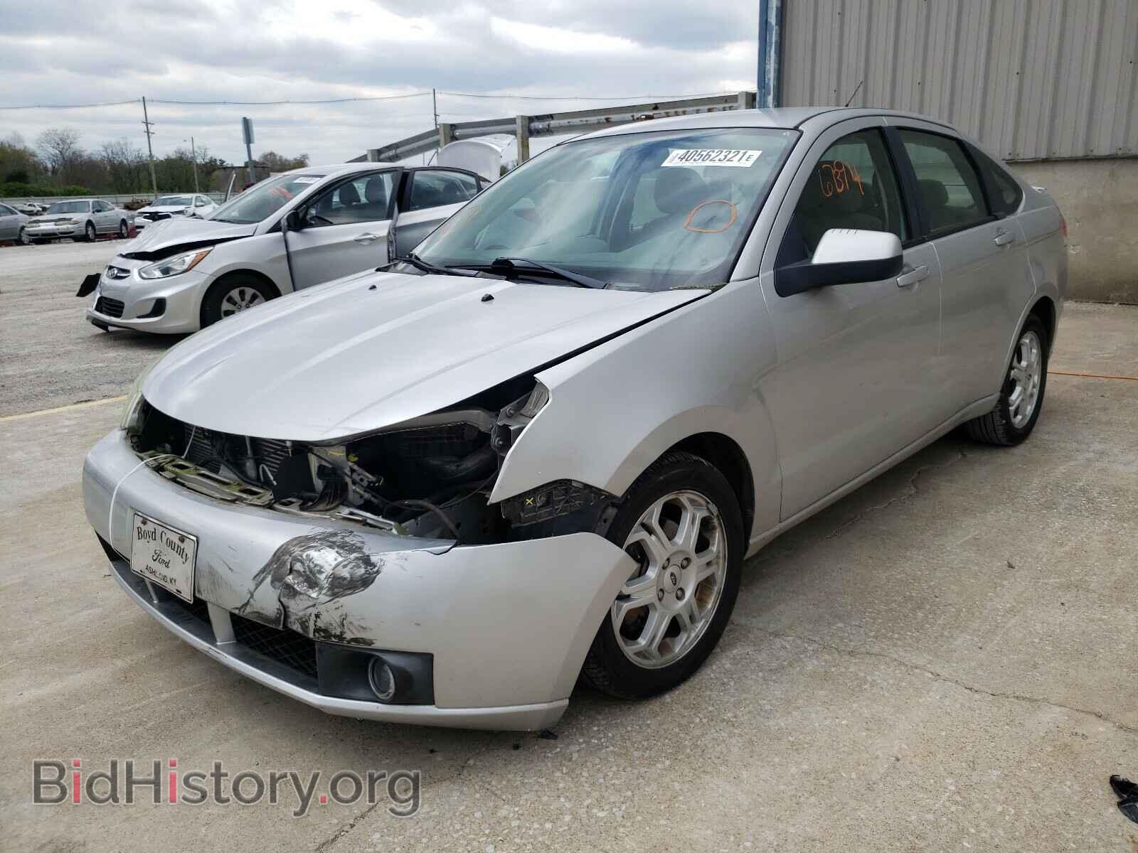 2009 FORD FOCUS - VIN: 1FAHP36N19W211677 - Photo 2