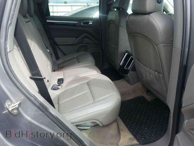 2011 Porsche CAYENNE (VIN WP1AB2A23BLA42236) — photo 6 of 10