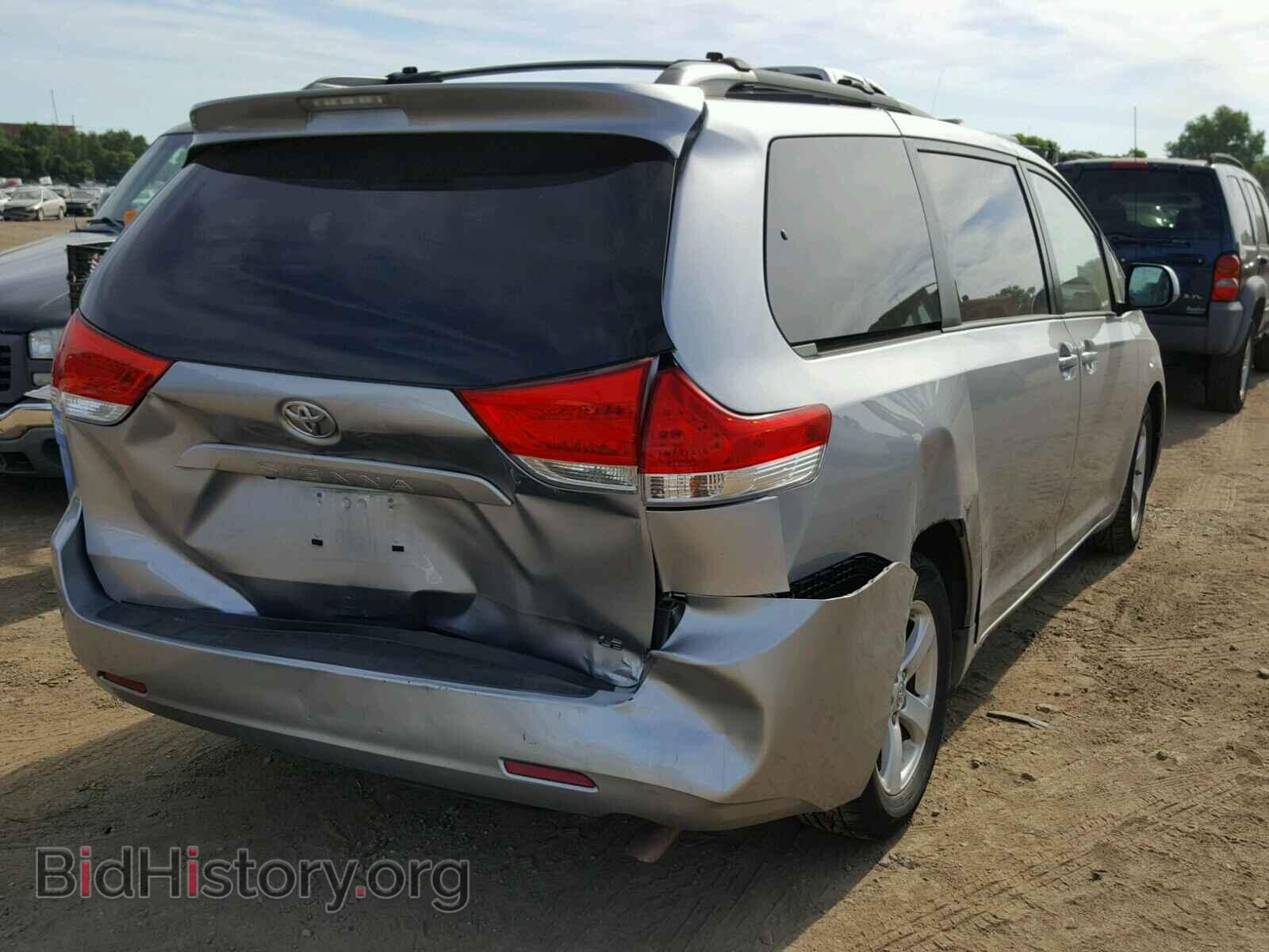 2011 TOYOTA SIENNA LE - VIN: 5TDKK3DC0BS024520 - Фото 4