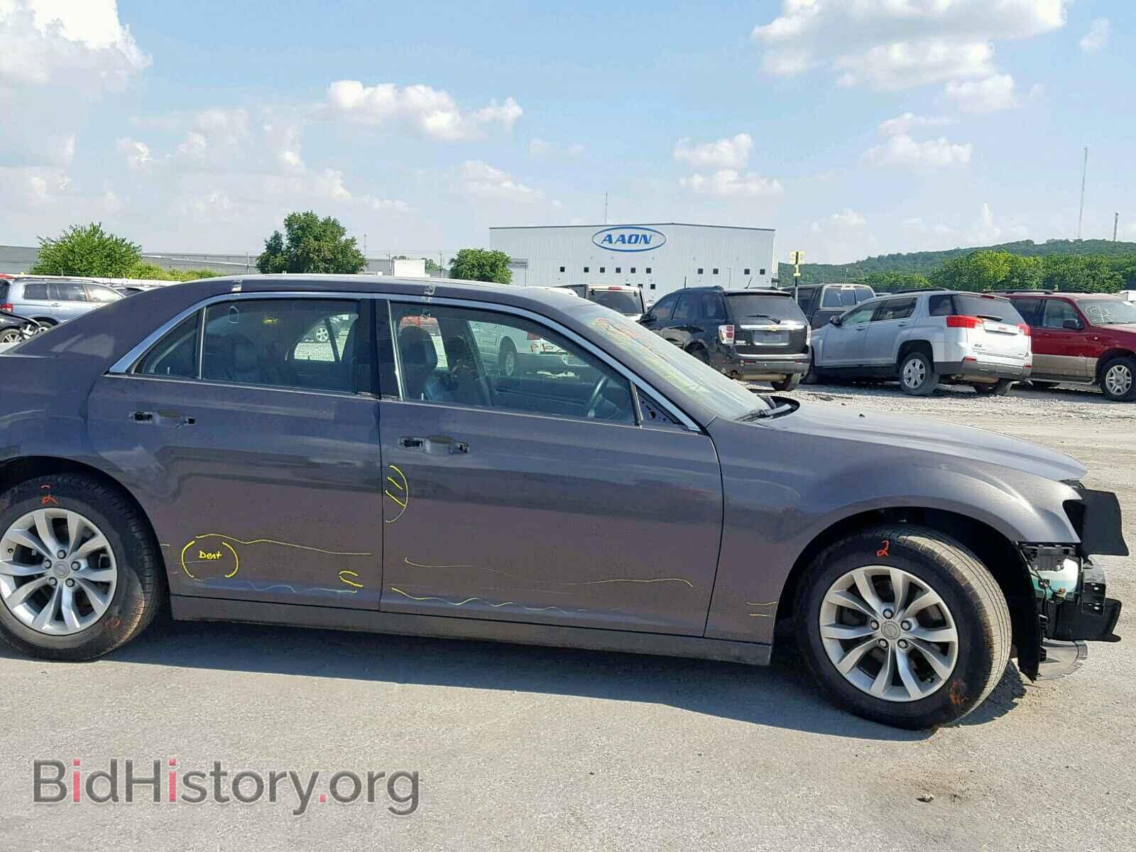 2016 CHRYSLER 300 - VIN: 2C3CCAAG4GH252382 - Фото 9