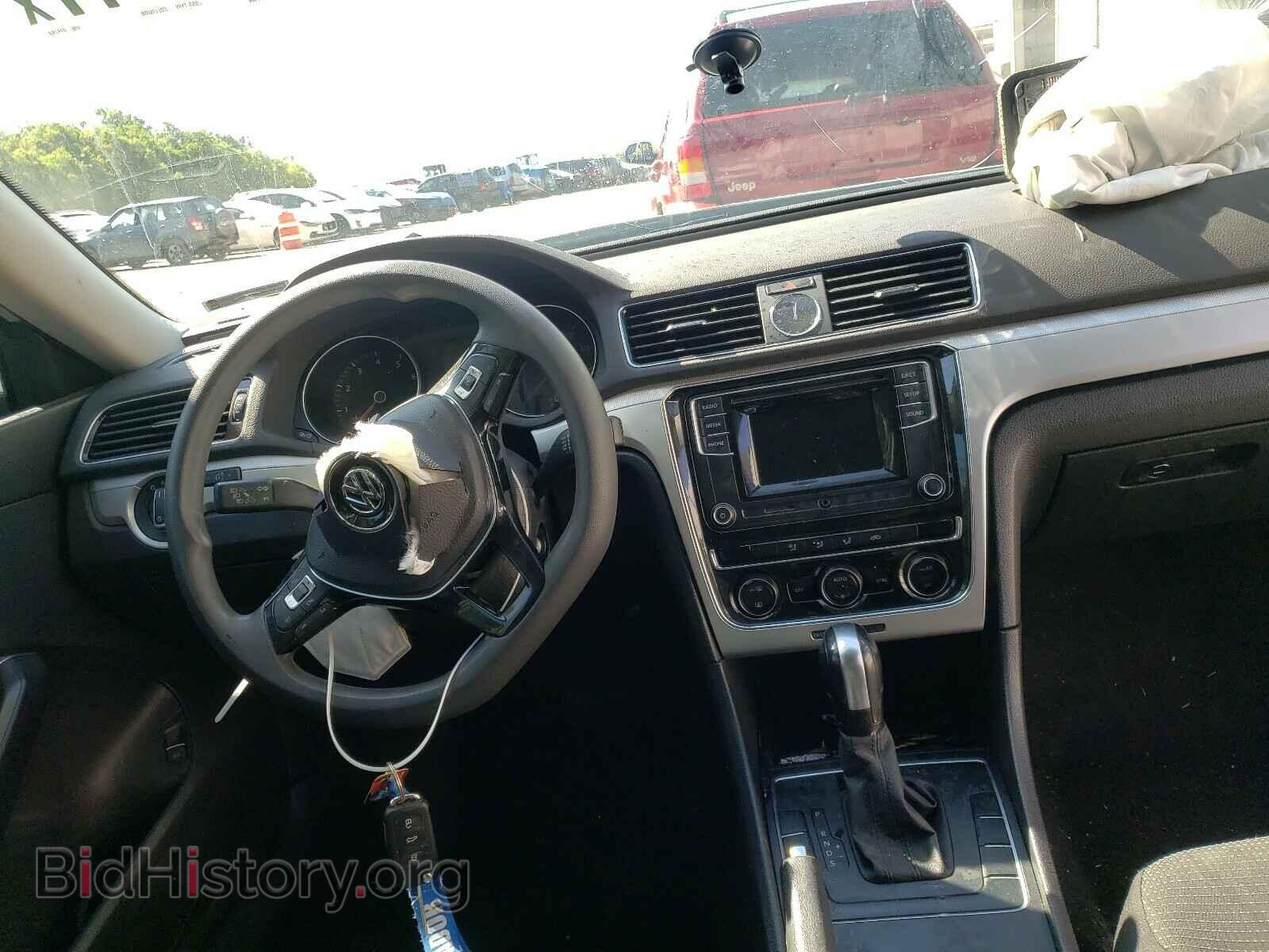 2017 VOLKSWAGEN PASSAT - VIN: 1VWAT7A37HC015258 - Фото 9