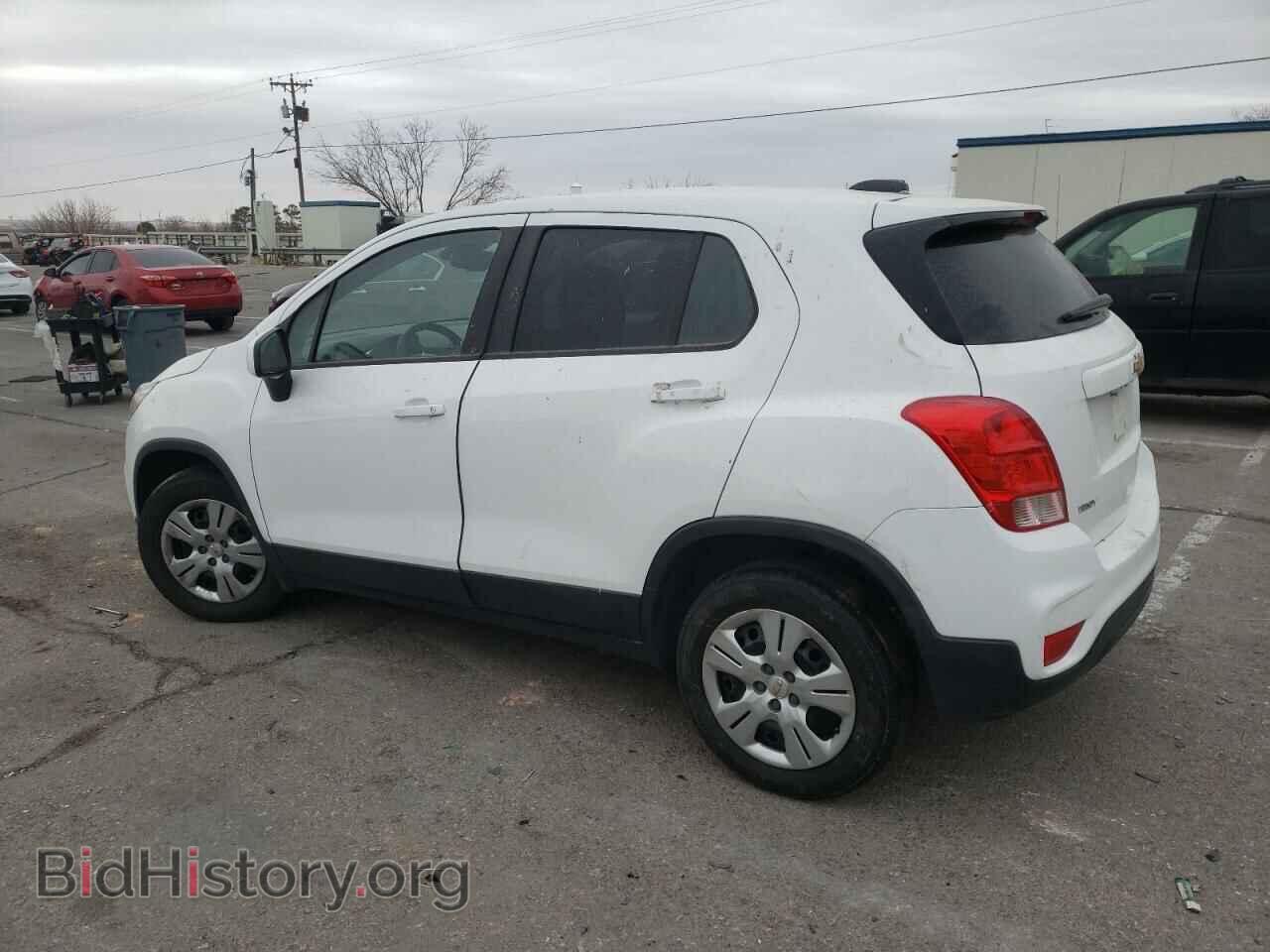 2017 CHEVROLET TRAX - VIN: 3GNCJKSBXHL200636 - Фото 2