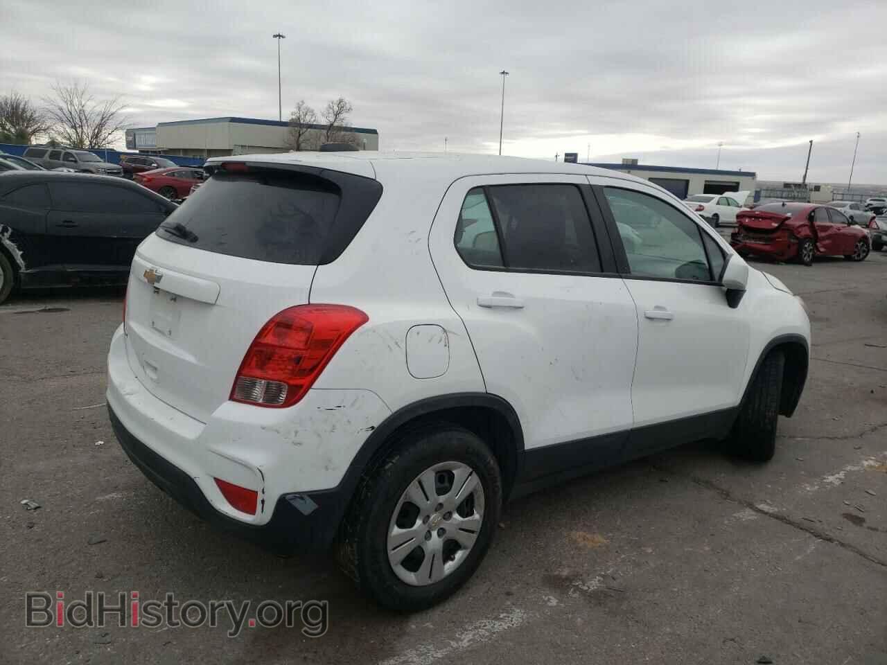 2017 CHEVROLET TRAX - VIN: 3GNCJKSBXHL200636 - Фото 3