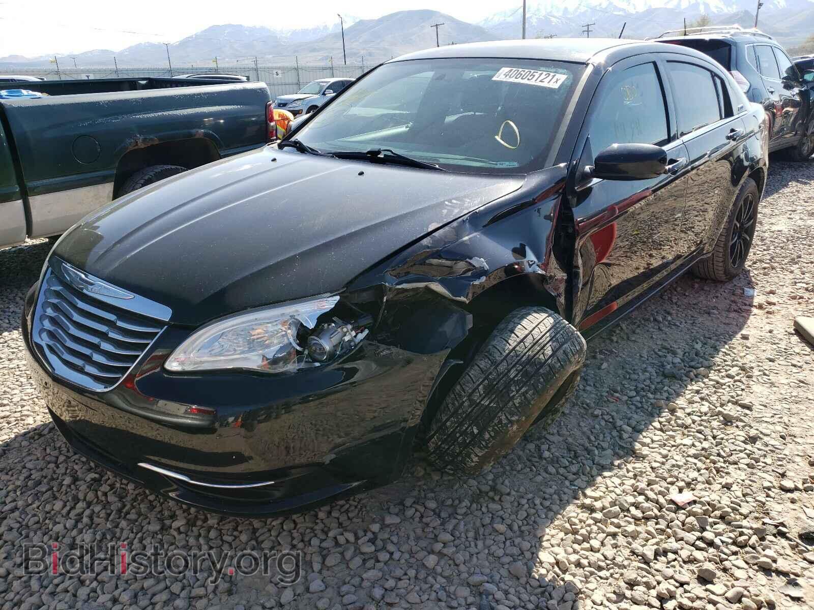 2012 CHRYSLER 200 - VIN: 1C3CCBAB7CN113469 - Фото 2