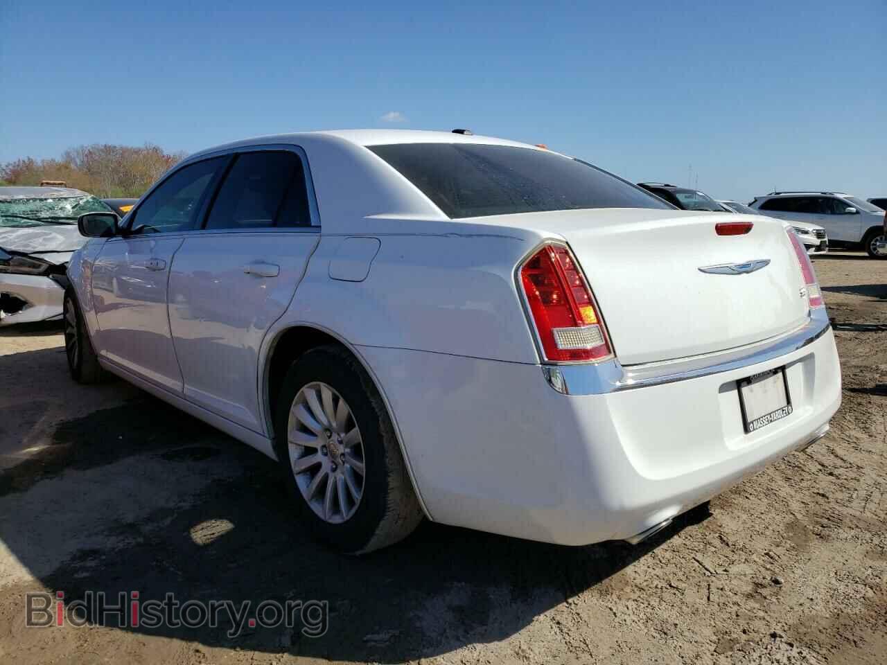 2013 CHRYSLER 300 - VIN: 2C3CCAAG3DH515070 - Фото 2