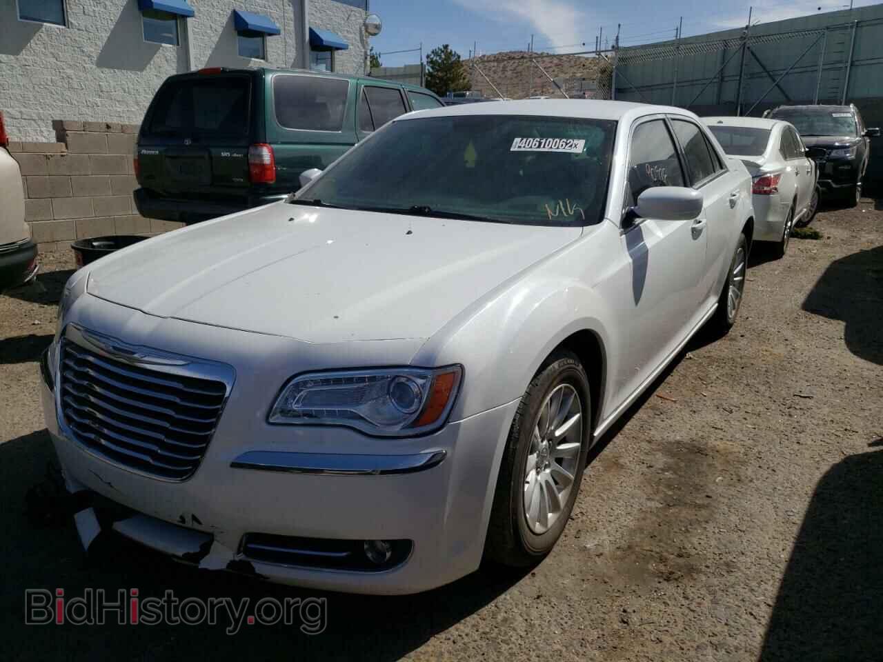 2013 CHRYSLER 300 - VIN: 2C3CCAAG7DH508770 - Фото 2