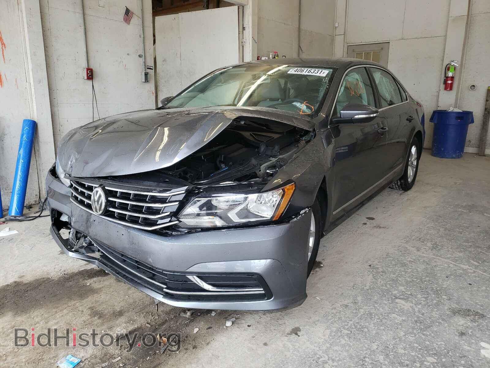 2017 VOLKSWAGEN PASSAT - VIN: 1VWAT7A39HC015049 - Фото 2