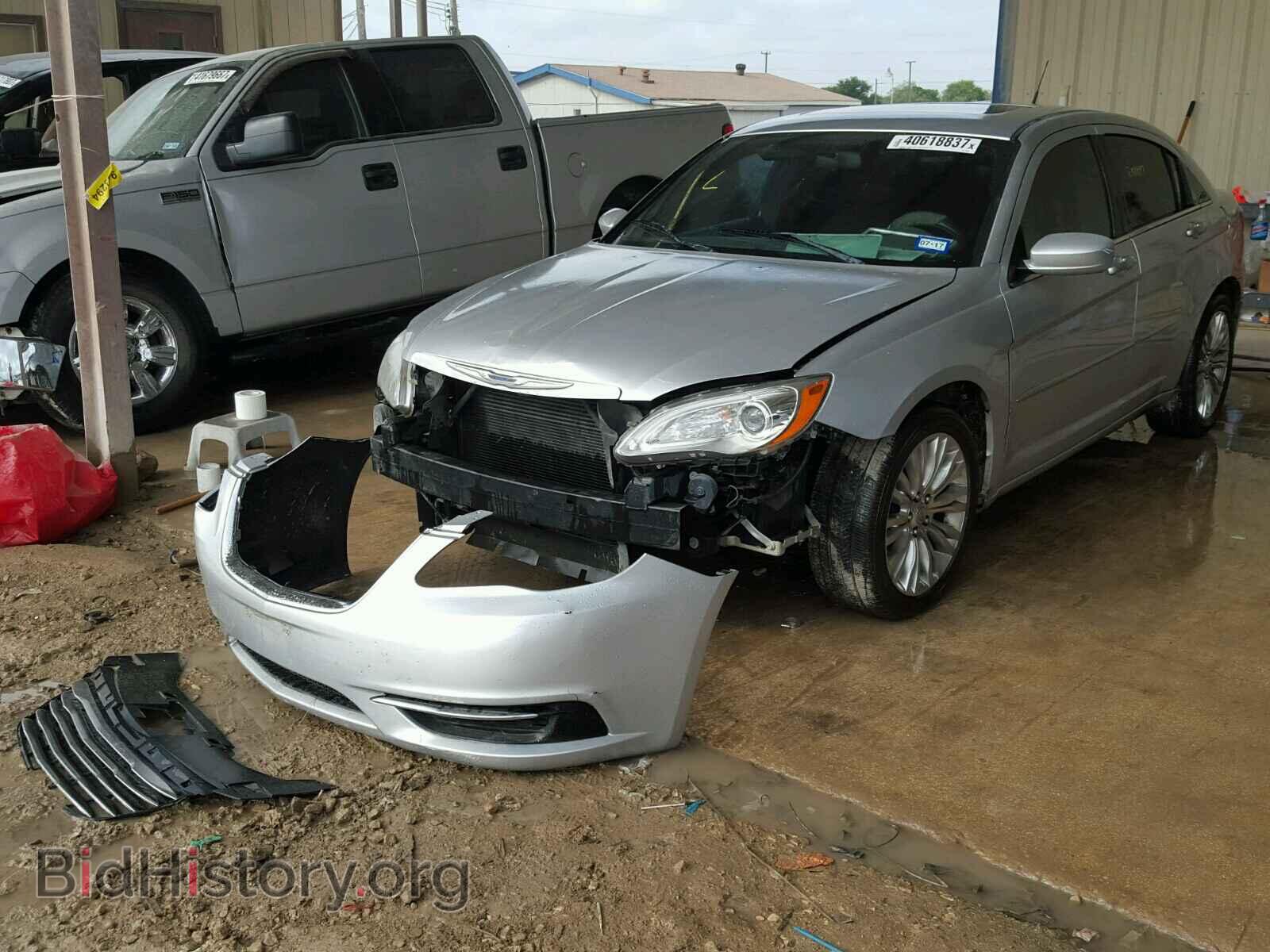 2011 CHRYSLER 200 - VIN: 1C3BC1FG8BN550650 - Фото 2