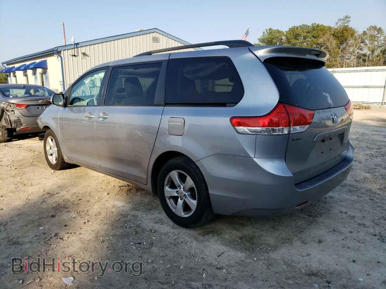 2012 TOYOTA SIENNA - VIN: 5TDKK3DC1CS213923 - Фото 2
