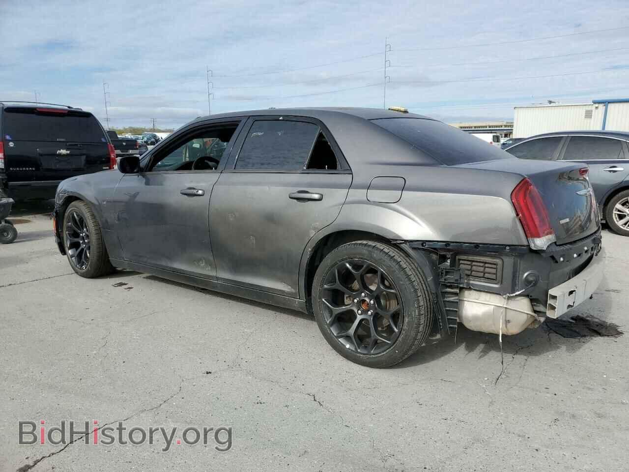 2019 CHRYSLER 300 - VIN: 2C3CCABG9KH539563 - Фото 2