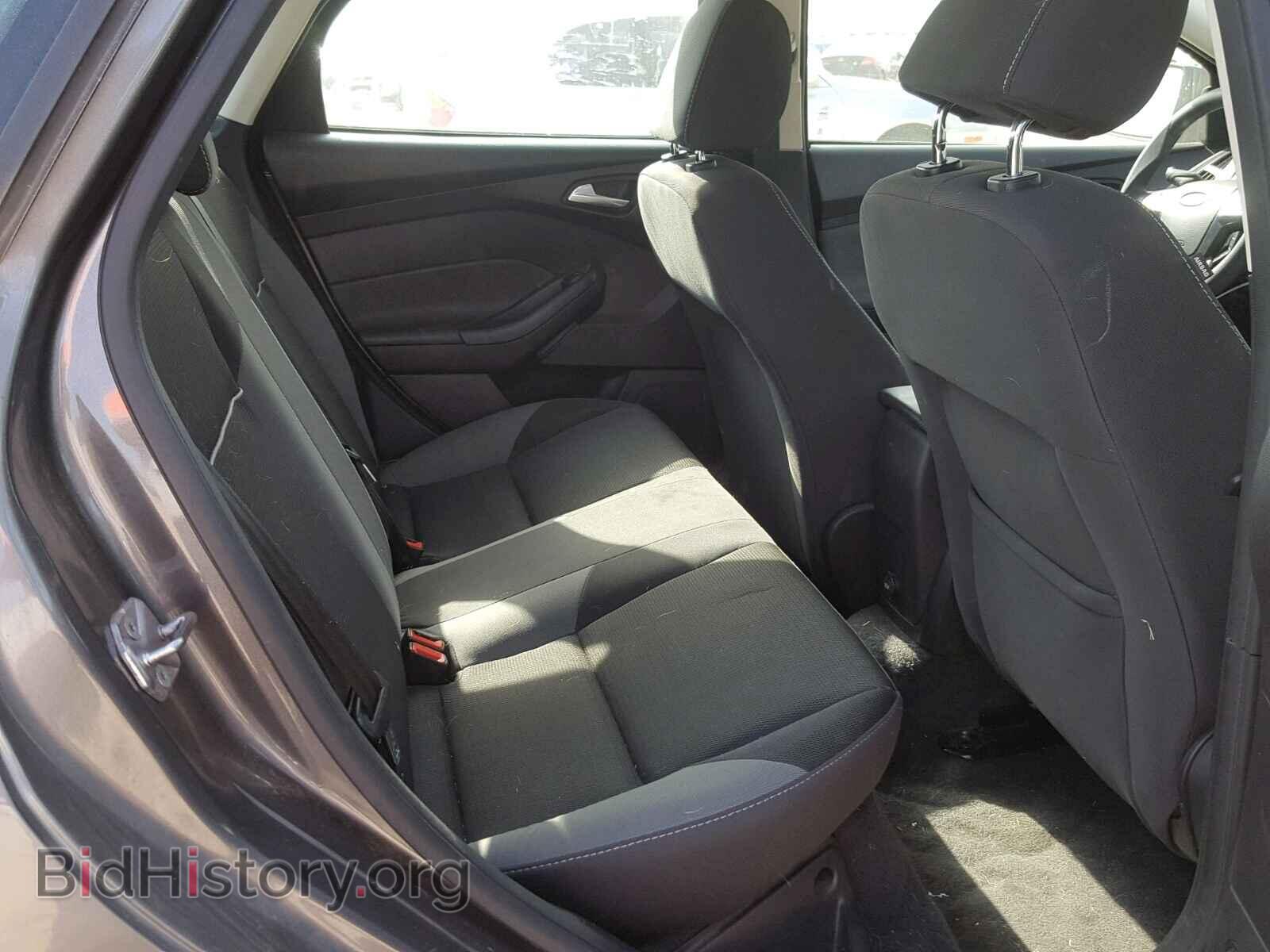2012 Ford FOCUS (VIN 1FAHP3F23CL450033) — photo 6 of 10