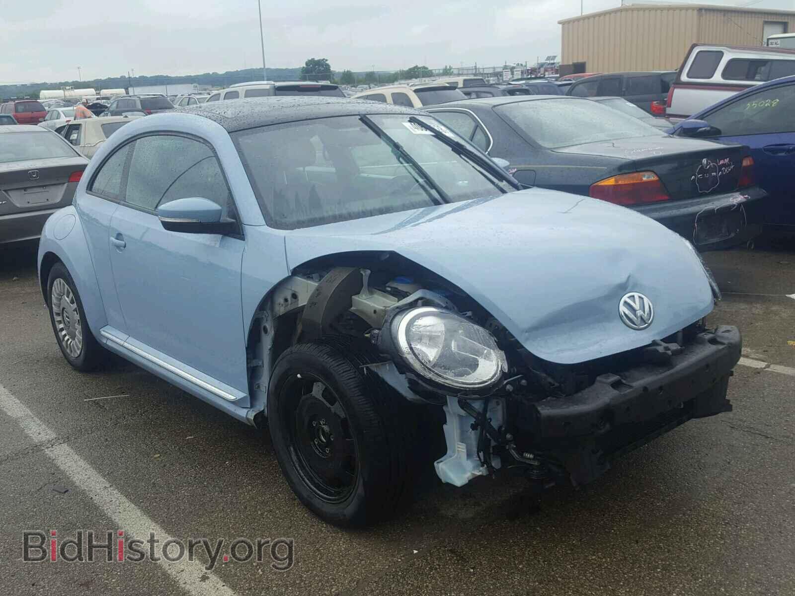 Фотография  - VOLKSWAGEN BEETLE 2013