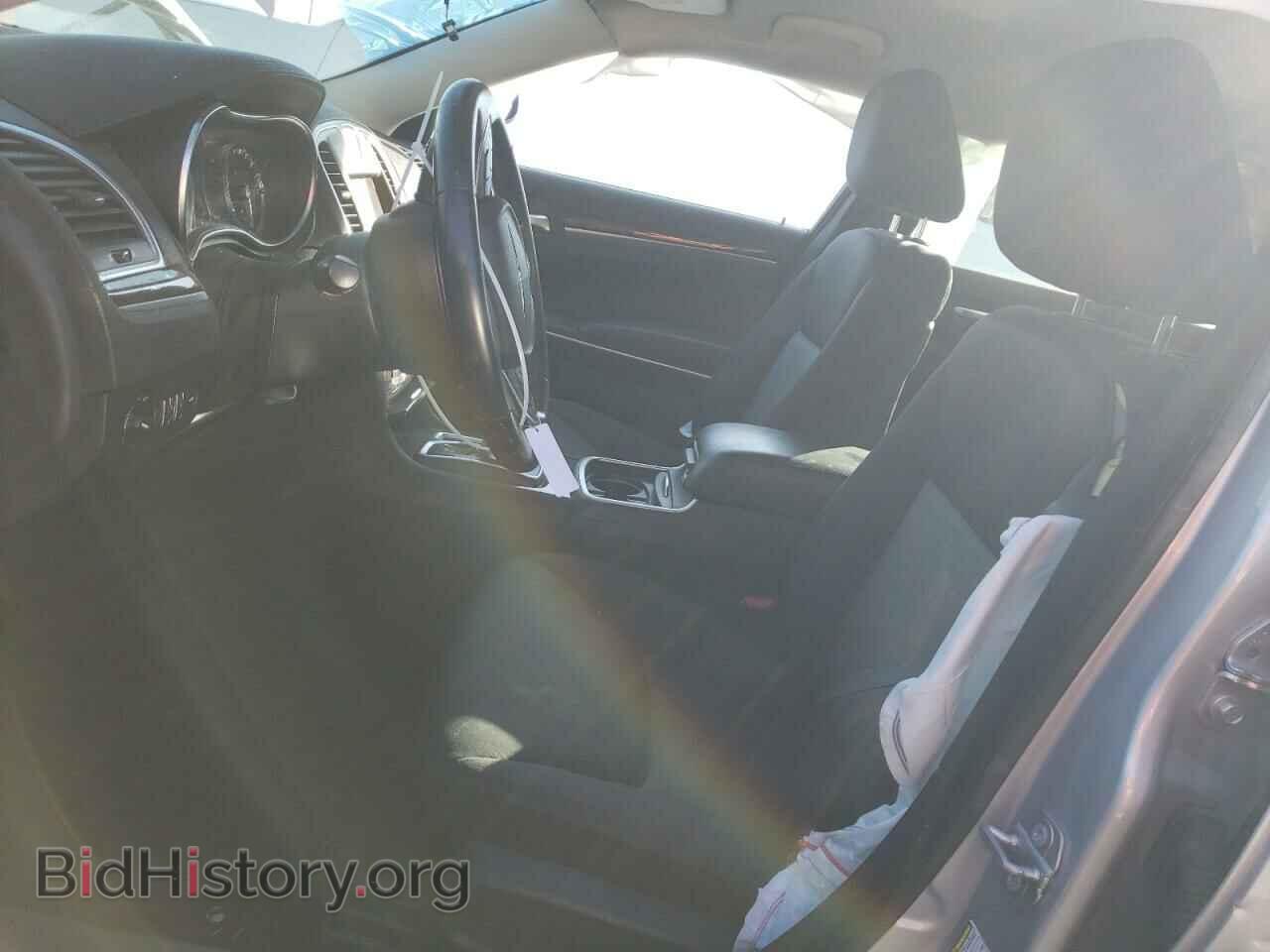 2019 CHRYSLER 300 - VIN: 2C3CCAAG8KH610284 - Фото 7