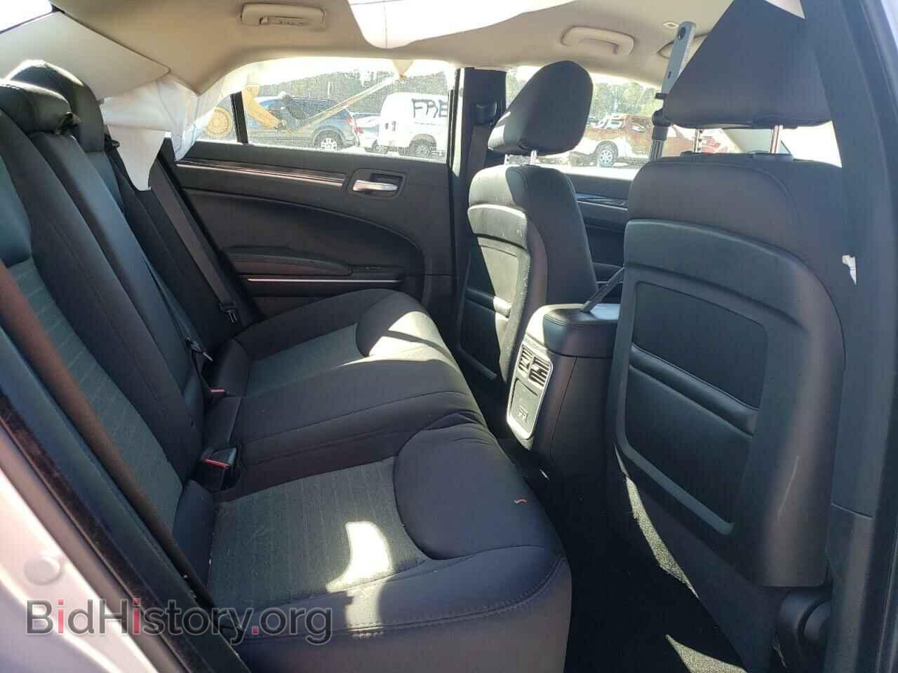 2019 CHRYSLER 300 - VIN: 2C3CCAAG8KH610284 - Фото 10